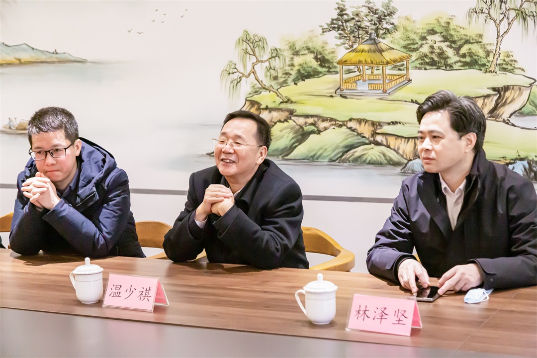 中國郵政集團有限公司領(lǐng)導(dǎo)一行蒞臨西大門調(diào)研指導(dǎo)